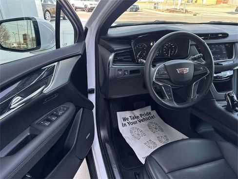 Certified 2022 Cadillac XT5 Premium Luxury image 16