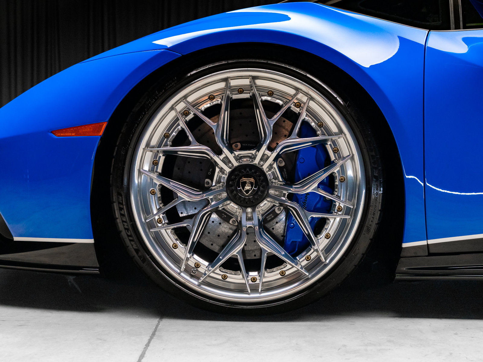Used 2024 Lamborghini Huracan EVO AWD/4WD image 3