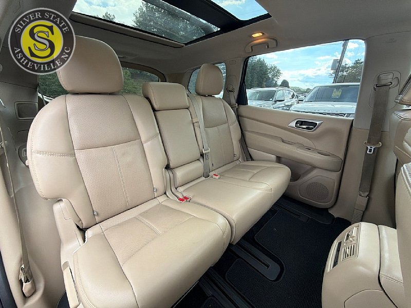 Used 2017 Nissan Pathfinder Platinum w/ Family Entertainment Package AWD/4WD image 20