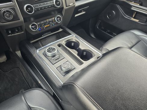 Used 2021 Ford Expedition XLT AWD/4WD image 18