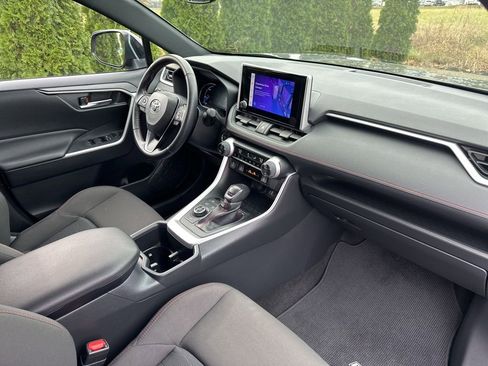 Certified 2025 Toyota RAV4 SE image 34