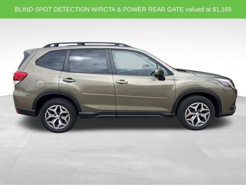 Used 2023 Subaru Forester Premium AWD/4WD image 3