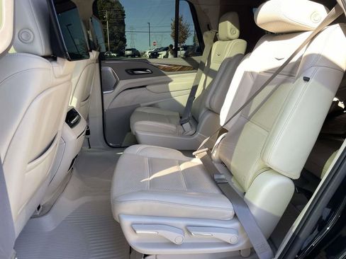 Used 2022 Cadillac Escalade Sport Platinum image 14