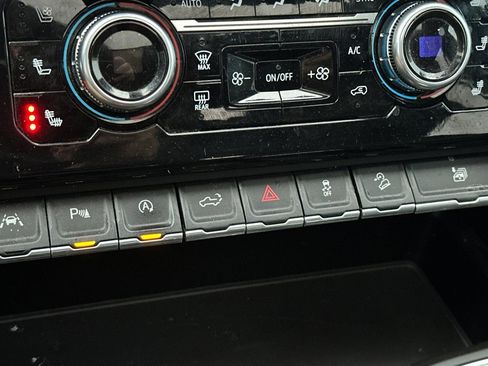 Used 2024 GMC Sierra 1500 Denali w/ Denali Reserve Package image 30