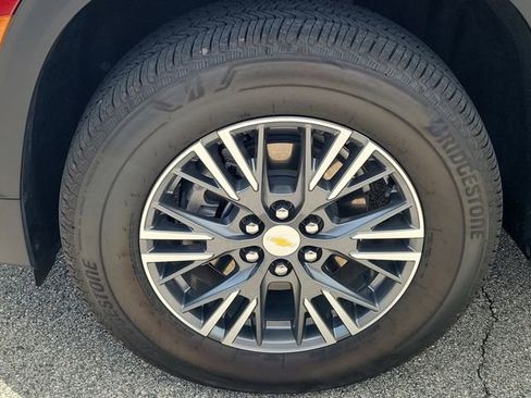 Certified 2025 Chevrolet Traverse LT w/ Driver Confidence Package FWD image 6