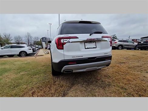 Used 2023 GMC Acadia SLT image 33