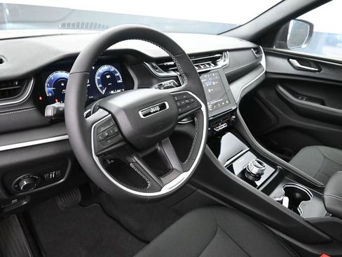 New 2025 Jeep Grand Cherokee Laredo X w/ Luxury Tech Group I image 23