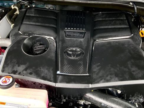 Used 2022 Toyota Tundra Platinum image 32