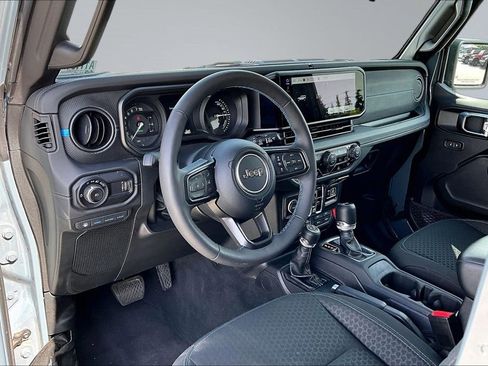 Used 2025 Jeep Wrangler Unlimited Rubicon 4xe w/ Convenience Group image 4