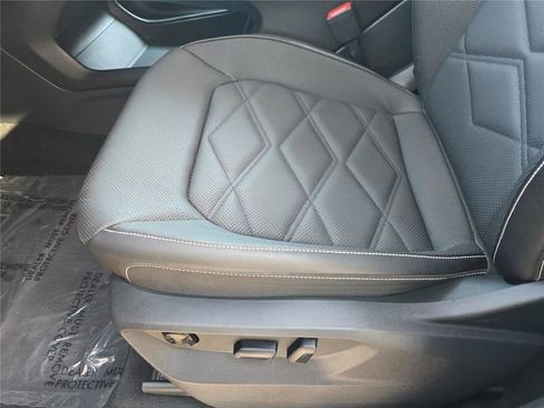 Used 2025 Volkswagen Atlas SE image 16