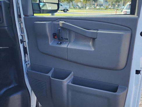 Used 2018 Chevrolet Express 2500 Extended image 22