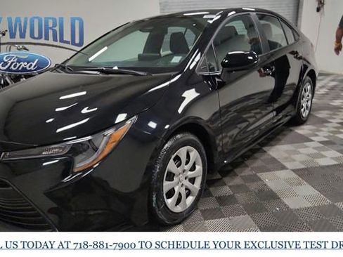 Used 2025 Toyota Corolla LE image 5