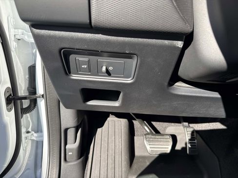 New 2026 Land Rover Discovery Limited Edition image 33