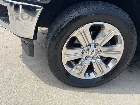 Used 2019 Ford F150 Lariat w/ Equipment Group 502A Luxury AWD/4WD image 10