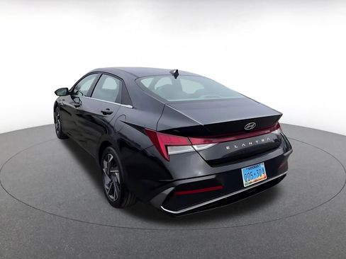 Used 2025 Hyundai Elantra SEL image 11