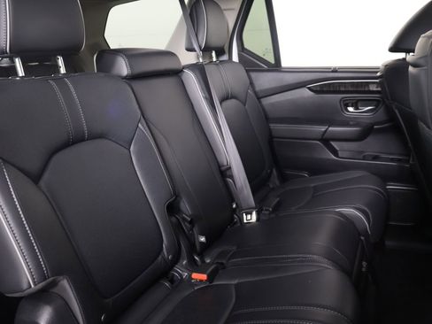 Used 2025 Honda Pilot Elite image 39