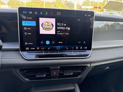 New 2025 Volkswagen Tiguan SE image 9