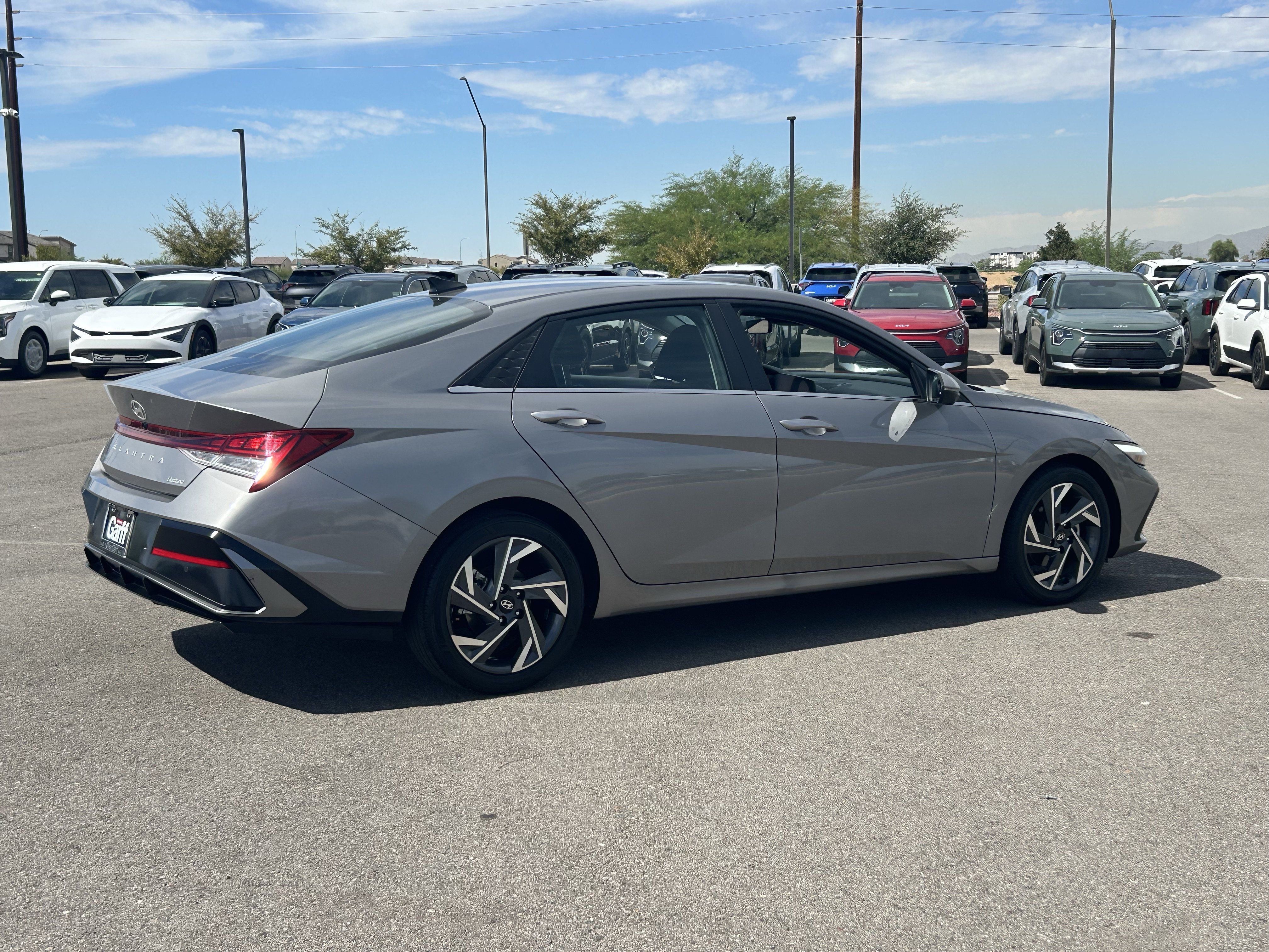 Used 2024 Hyundai Elantra Limited FWD image 5