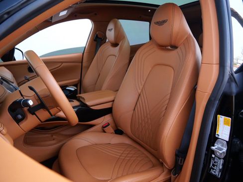 Used 2021 Aston Martin DBX image 18