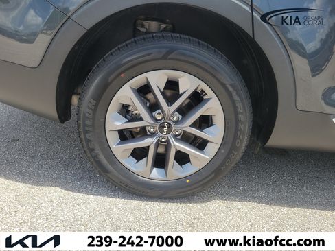 Certified 2024 Kia Telluride LX FWD image 9
