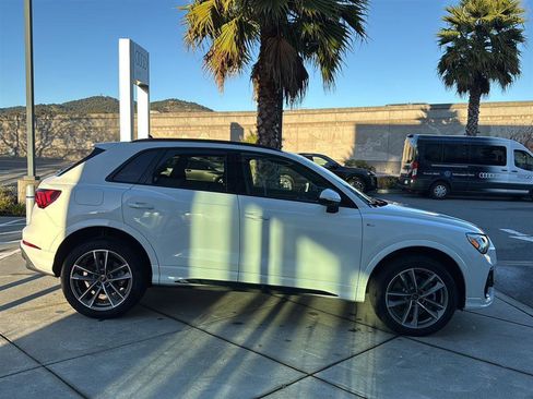 Used 2025 Audi Q3 2.0T Premium w/ Convenience Package image 5