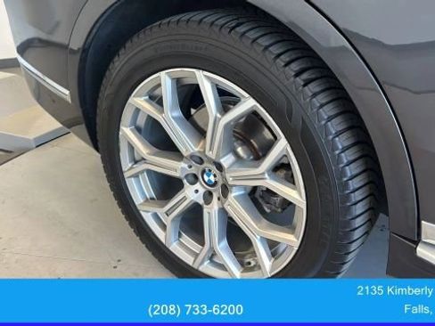 Used 2022 BMW X7 xDrive40i w/ Premium Package AWD/4WD image 22