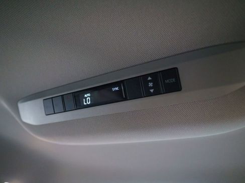 Certified 2026 Toyota Sienna LE FWD image 35