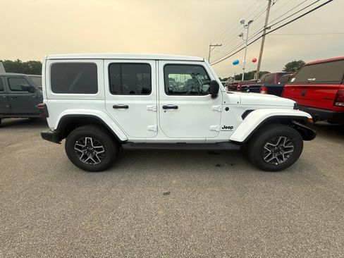 New 2026 Jeep Wrangler Unlimited Sahara AWD/4WD image 6