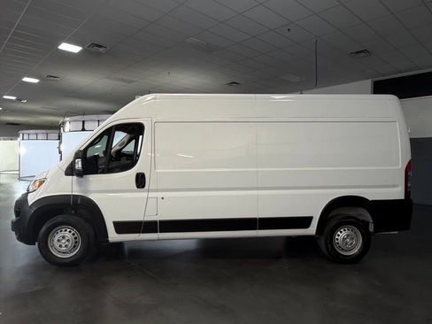 Used 2025 RAM ProMaster 2500 w/ Convenience Group image 10