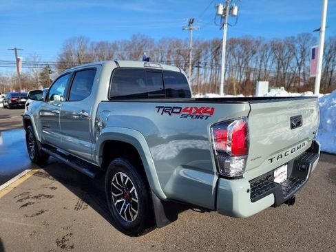 Used 2022 Toyota Tacoma TRD Sport w/ Technology Package image 5