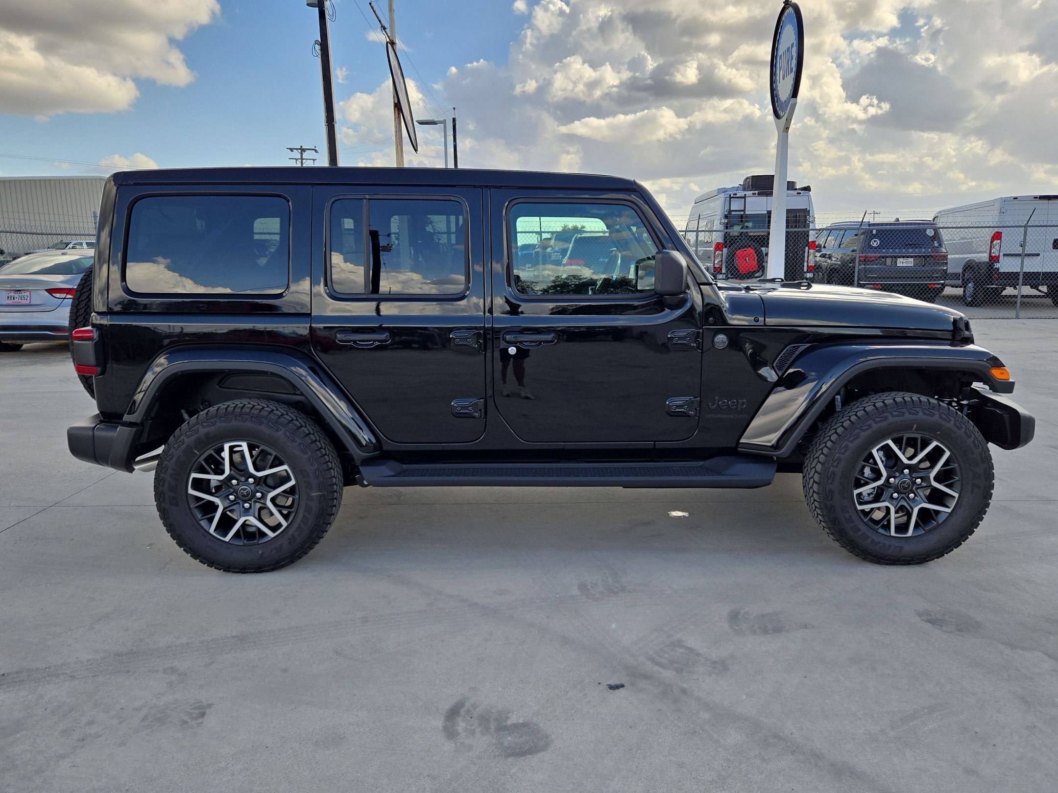 New 2027 Jeep Wrangler Unlimited Sahara AWD/4WD image 2