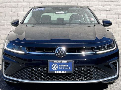 Certified 2025 Volkswagen Jetta SE w/ Black Wheel Package image 2