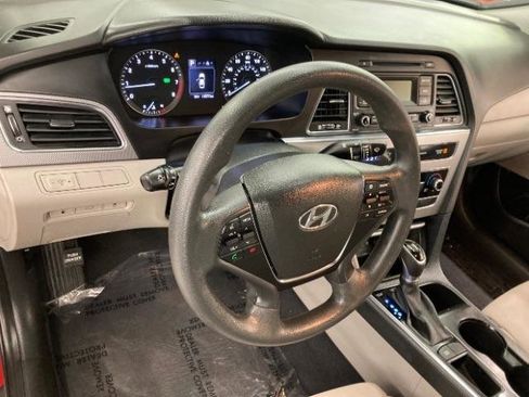 Used 2017 Hyundai Sonata SE image 7