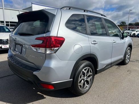 Used 2023 Subaru Forester Premium AWD/4WD image 5
