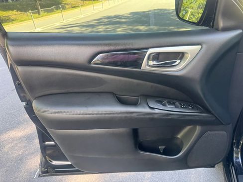 Used 2018 Nissan Pathfinder S FWD image 16