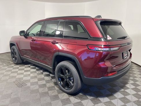 New 2025 Jeep Grand Cherokee Limited w/ Black Appearance Package image 4