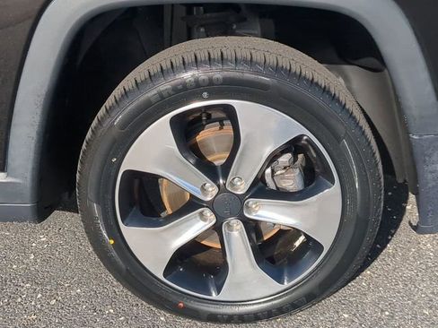 Used 2018 Jeep Compass Latitude w/ Popular Equipment Group image 10