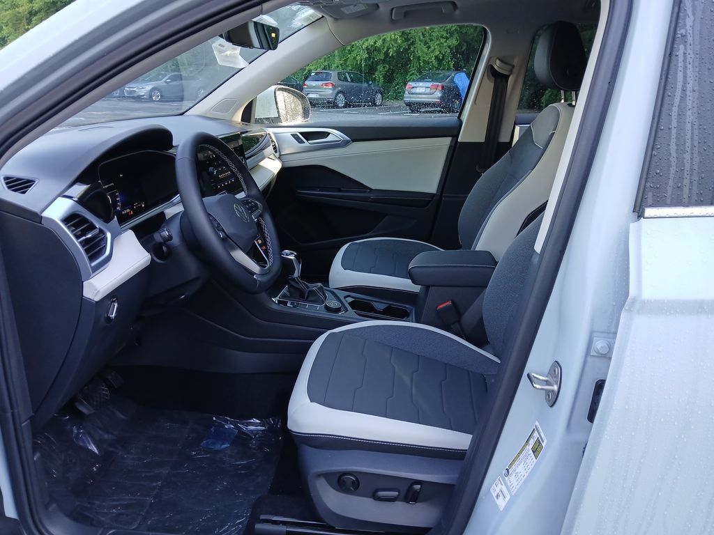 New 2026 Volkswagen Taos SE AWD/4WD image 9