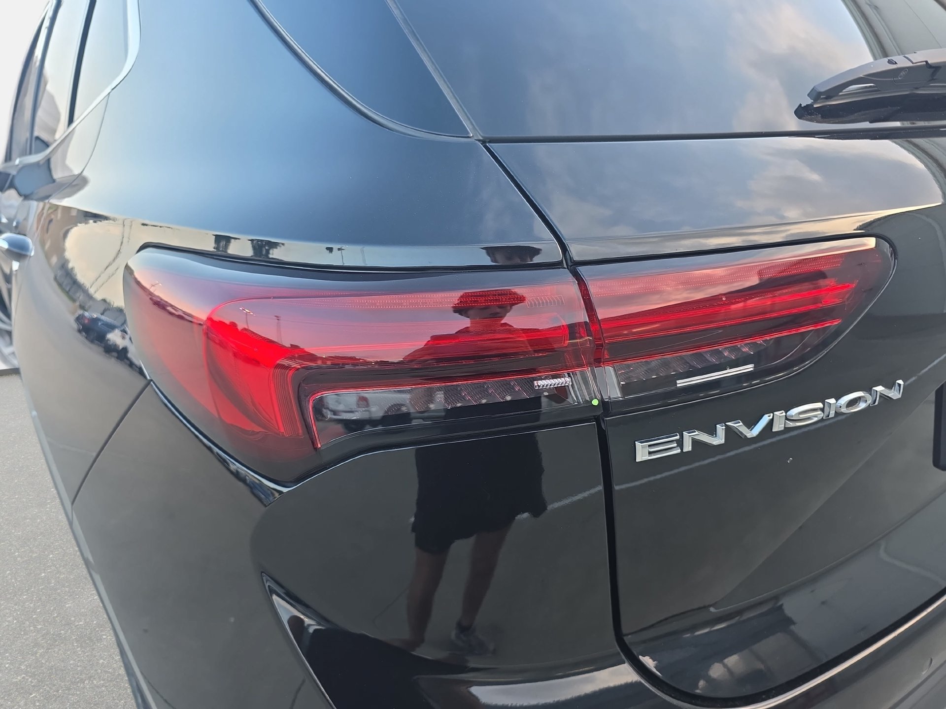 Used 2023 Buick Envision Essence FWD image 32