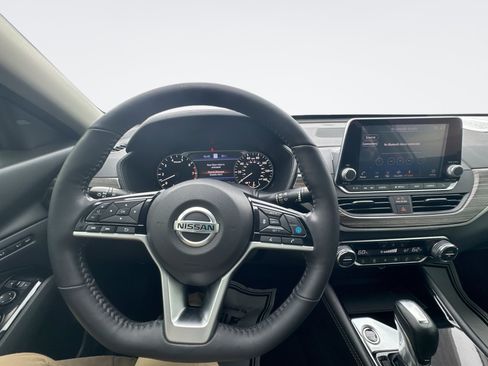 Used 2021 Nissan Altima 2.5 Platinum AWD/4WD image 16