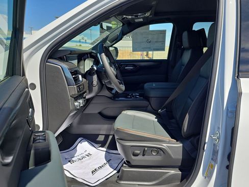 New 2026 GMC Yukon XL AT4 image 31