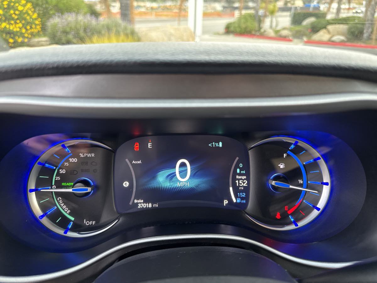 Used 2024 Chrysler Pacifica Limited FWD image 34