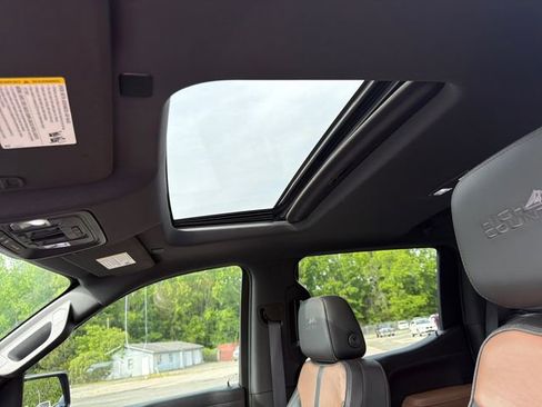 Used 2019 Chevrolet Silverado 1500 High Country w/ Technology Package AWD/4WD image 24