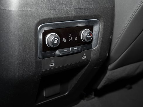 Used 2024 Chevrolet Suburban LT image 40