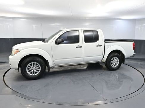 Used 2015 Nissan Frontier SV image 9
