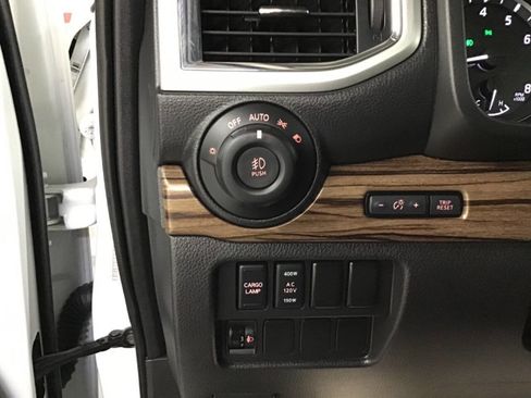 Used 2020 Nissan Titan SL w/ Moonroof Package image 15