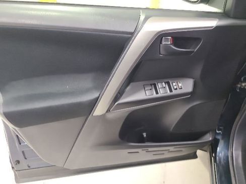 Used 2018 Toyota RAV4 LE w/ All Weather Liner Package FWD image 18