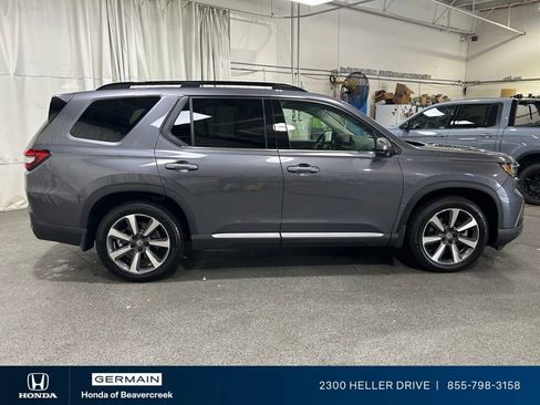 Used 2025 Honda Pilot Elite image 9