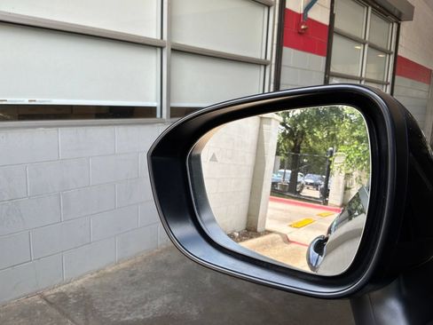 Used 2025 Nissan Rogue SV FWD image 19
