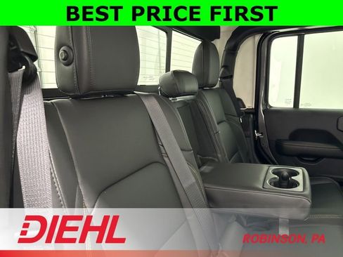New 2026 Jeep Gladiator Sahara image 10